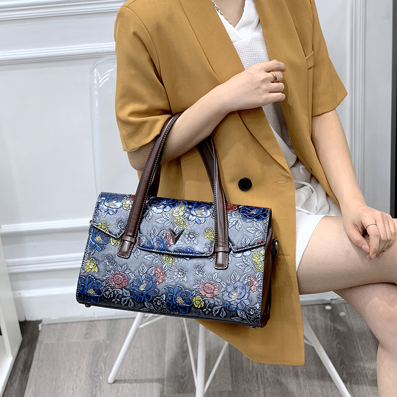 Luxury Bags Vegan - ヴィンテージ 3D エンボス加工花柄ハンドバッグ女性のための高級ビーガンレザーショルダーバッグレトロフラワートートサッチェル女性のエレガントな財布