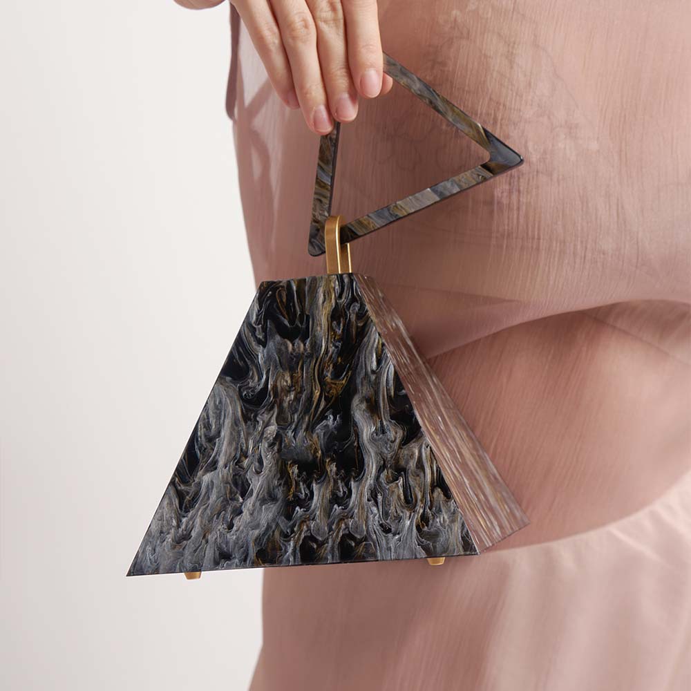 Luxury Bags Pyramid - 2026年スタイリッシュでクリエイティブなデザインのアクリル製ピラミッド型ハンドバッグ、高級デザイナーによる幾何学模様のウェディングバッグ、宴会バッグ