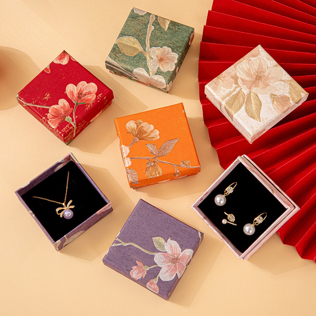 小さな正方形の花柄エンボス加工ジュエリー包装ケース、高級段ボ - Luxury Bags List のレビューと価格