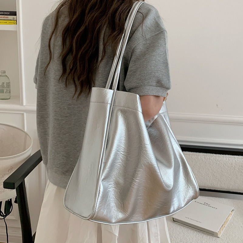 カジュアル大容量トートバッグ通勤デザイナー女性ショルダーバッ - Luxury Bags Vendor のレビューと価格