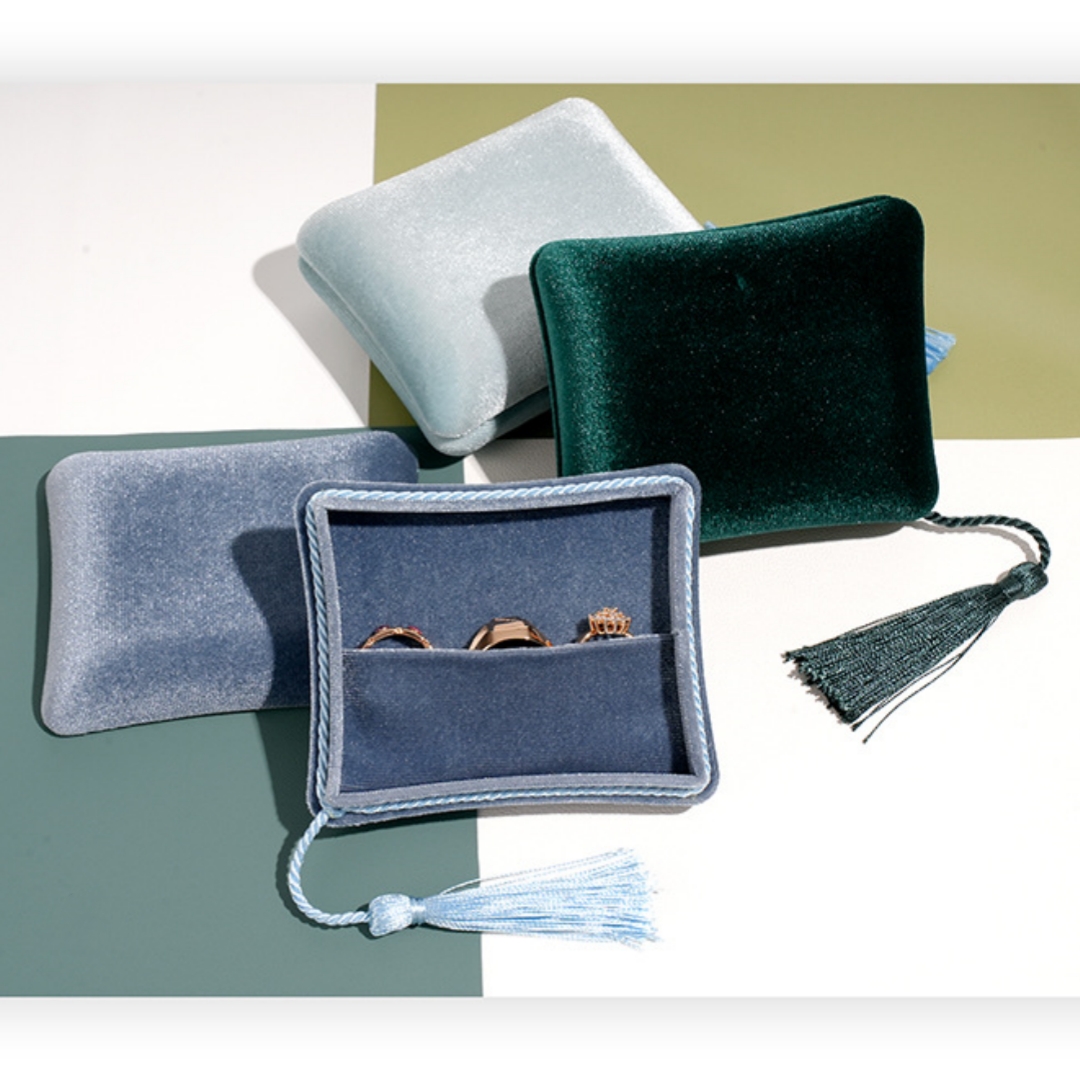 豪華なベルベット製ジュエリーボックス、タッセルペンダント付き - Luxury Bags List のレビューと価格