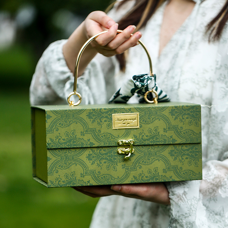 厚みのある多色金属製ハンドヘルドギフトボックス、結婚式のブラ - Luxury Bags List のレビューと価格